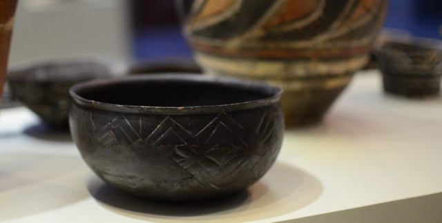 Minoan Black Pot